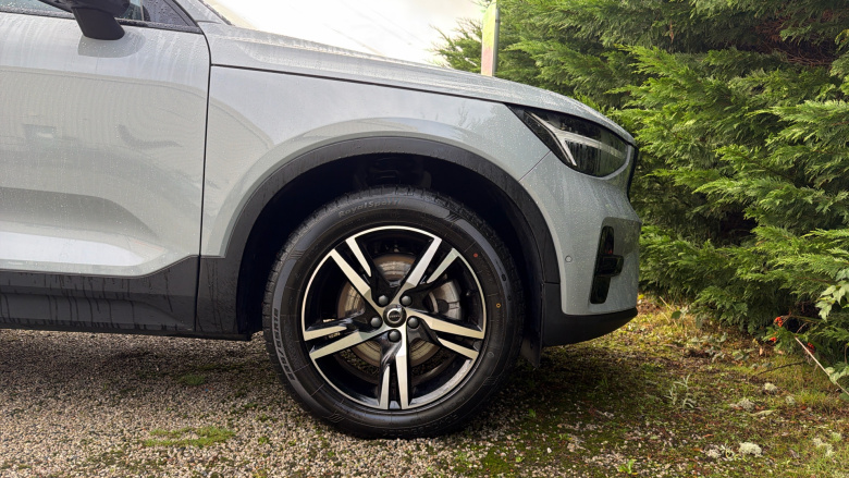 Volvo XC40 2.0 B3P Plus Dark 5dr Auto Petrol Estate